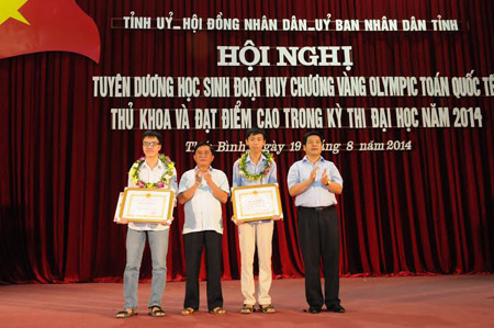 Hội nghị tuyên dương học sinh đoạt huy chương Vàng Olympic toán Quốc tế, Thủ khoa và đạt điểm cao trong kỳ thi Đại học năm 2014