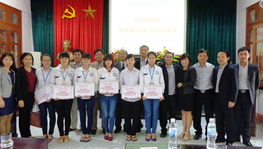 Trao học bổng “Nuôi dưỡng nhân tài” cho học sinh THPT Chuyên Thái Bình