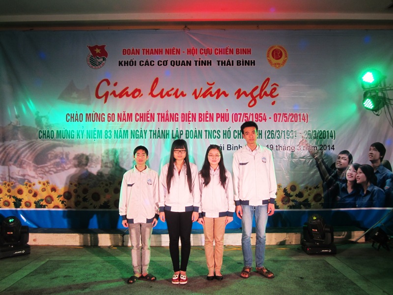 Đoàn Khối các cơ quan tỉnh Thái Bình nhận hỗ trợ, giúp đỡ bốn học sinh THPT Chuyên Thái Bình