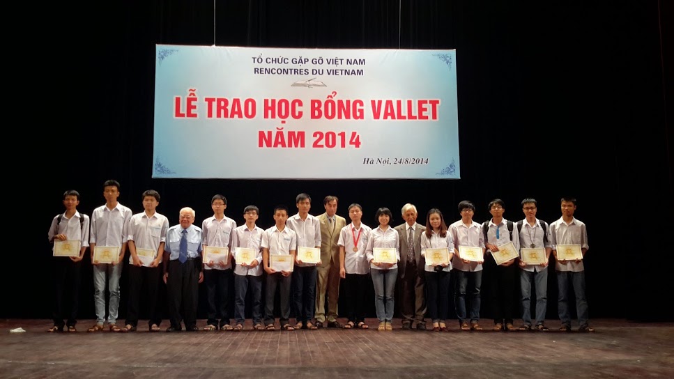 Học sinh THPT Chuyên Thái Bình nhận học bổng Vallet 2014