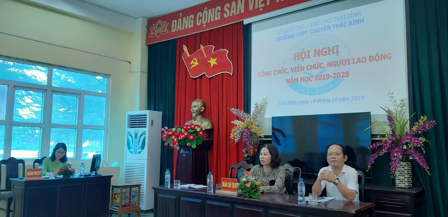 Hội nghị công chức, viên chức, người lao động trường THPT Chuyên Thái Bình năm học 2019-2020