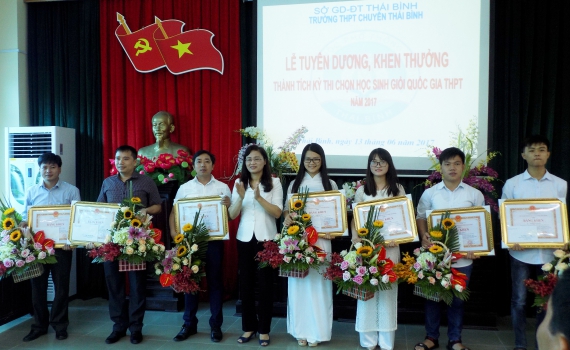 Lễ tuyên dương, khen thưởng thành tích kỳ thi chọn học sinh giỏi quốc gia THPT năm 2017