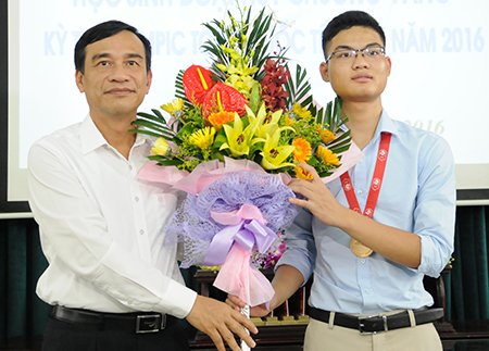 Tuyên dương em Vũ Xuân Trung – học sinh giành Huy chương Vàng Olympic Toán quốc tế lần thứ 57