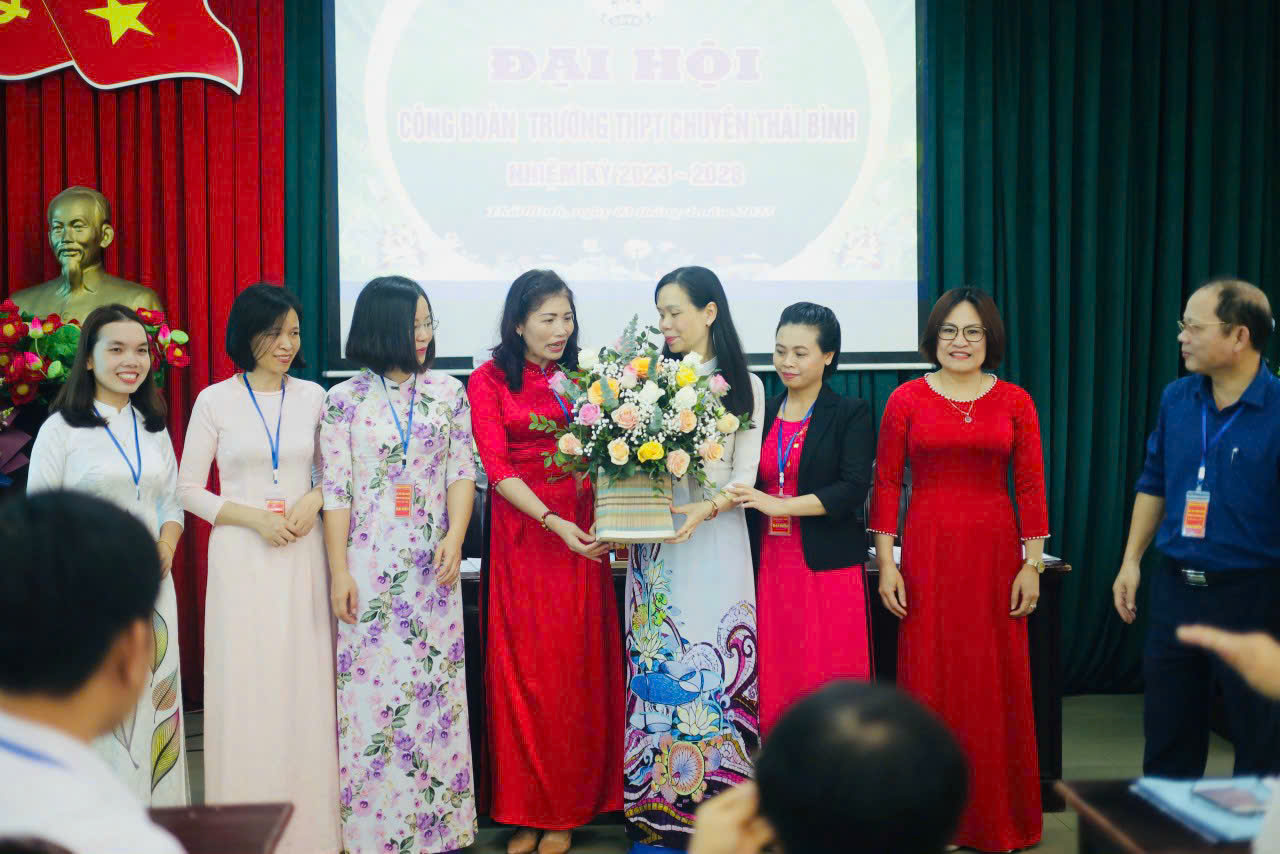 BCH CĐ mới ra mắt