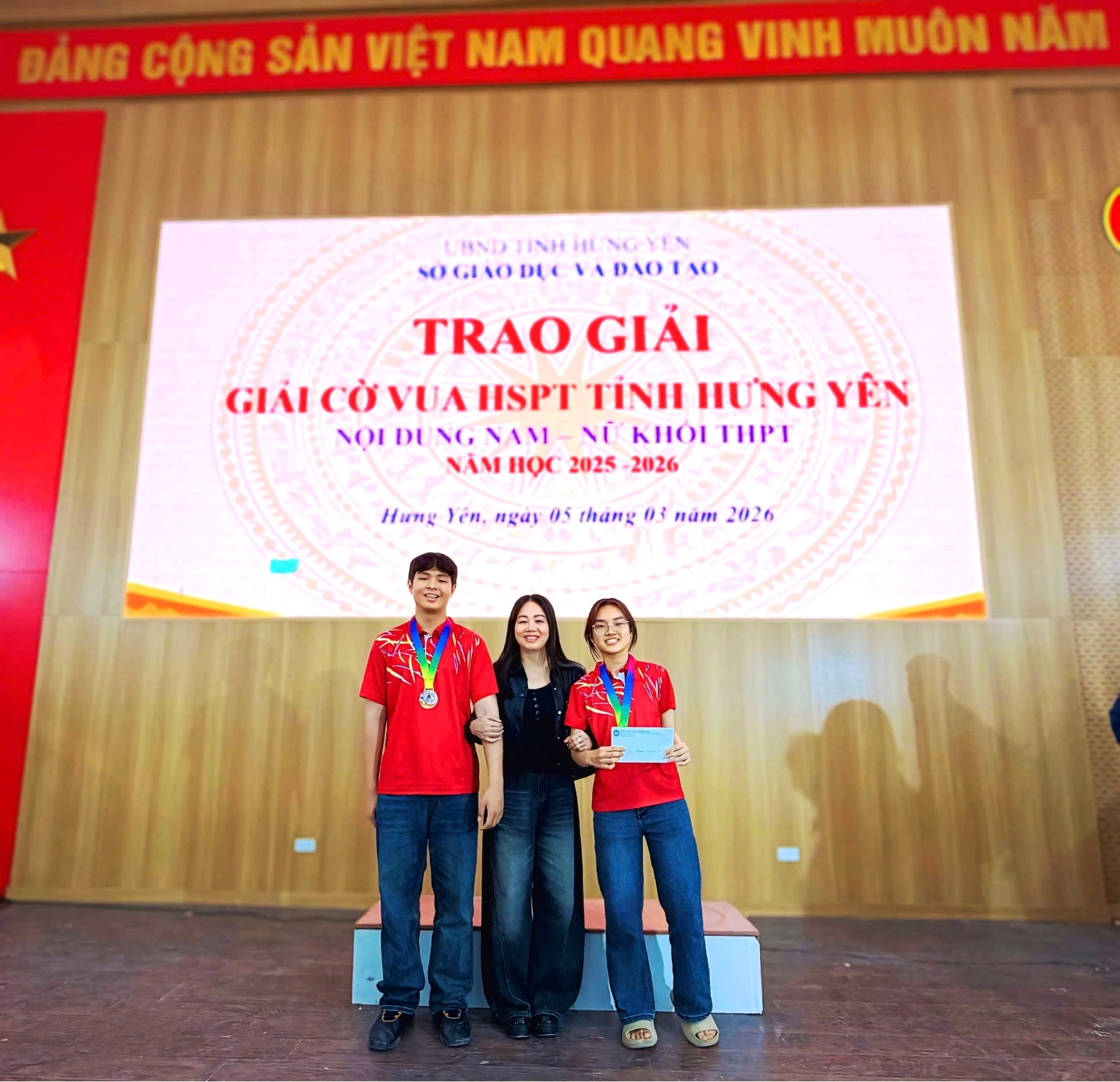 Cô Diệp và 2 bạn